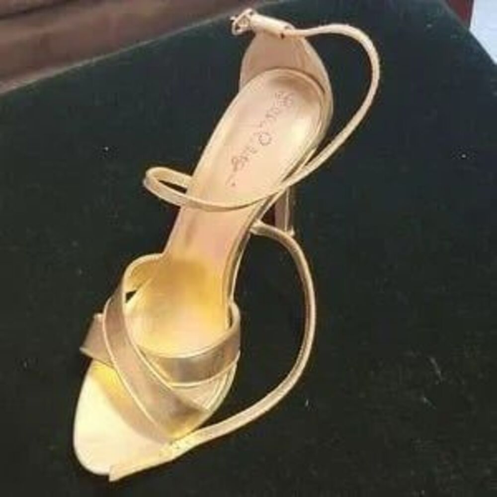 Lilly Pulitzer Gold Sandals 8.5 Like New